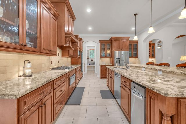 26123 E Crown Crossing Drive, Montgomery, TX 77316