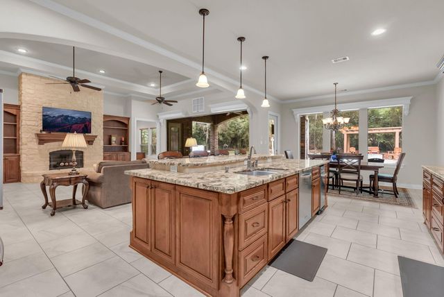 26123 E Crown Crossing Drive, Montgomery, TX 77316