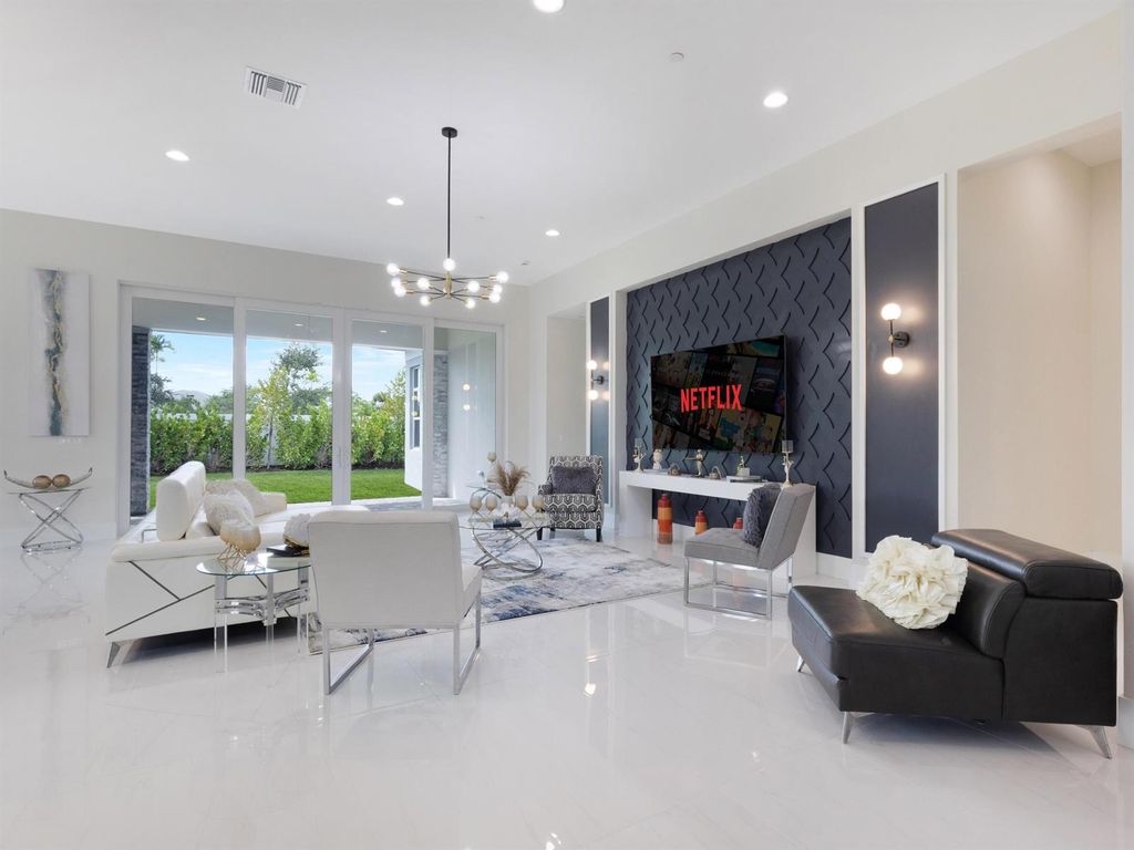 9124 Coral Isles Circle, Palm Beach Gardens, FL 33412