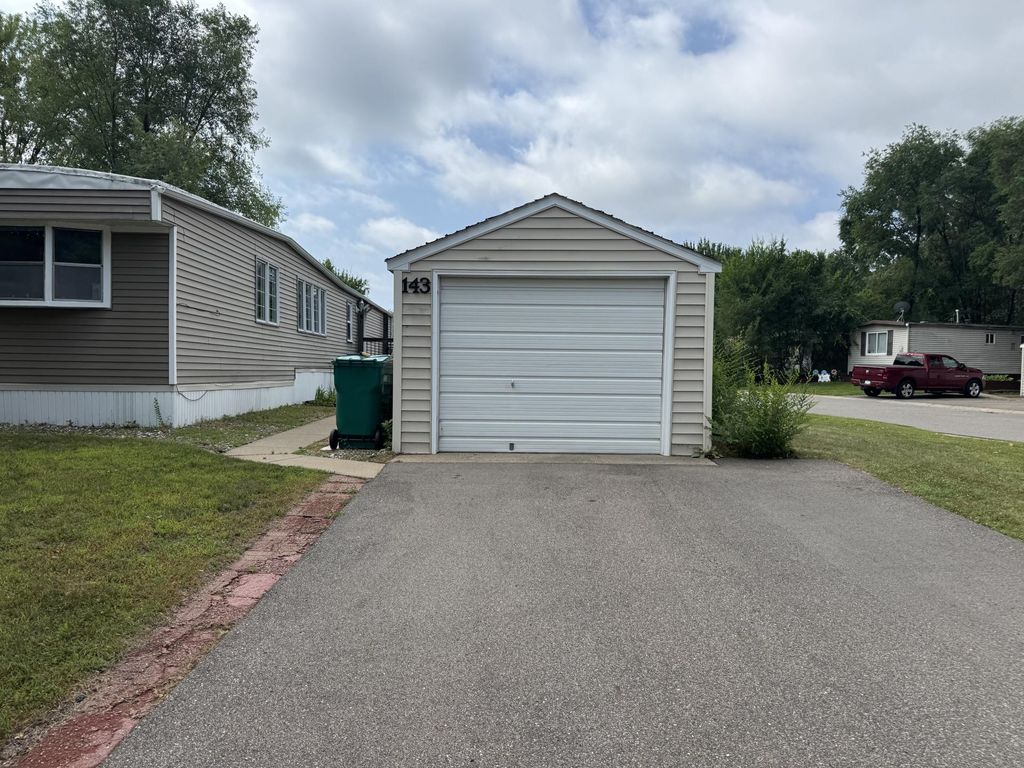 143 Judith Drive, Chaska, MN 55318 — photo 2