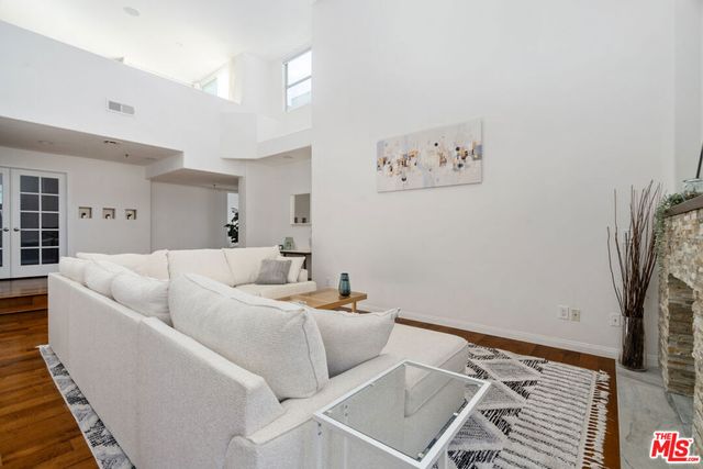 12011 Goshen Avenue 305, Los Angeles, CA 90049