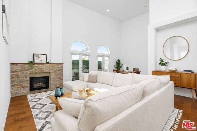 12011 Goshen Avenue 305, Los Angeles, CA 90049
