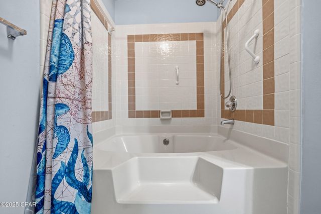 8520 N Lagoon Drive, Panama City, FL 32408