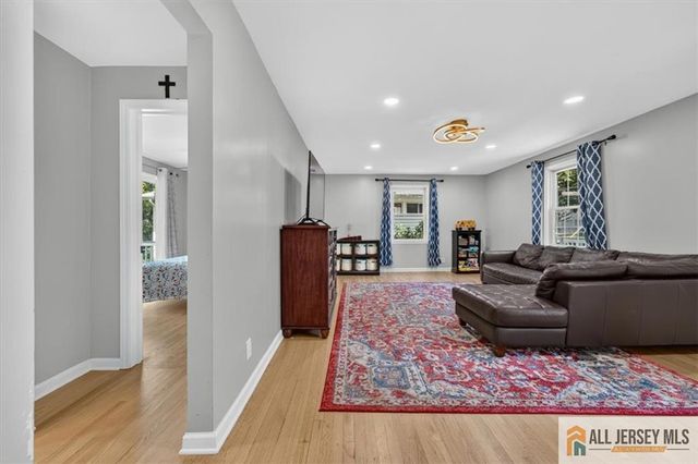 65 Hollywood Avenue, Metuchen, NJ 08840