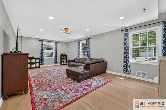65 Hollywood Avenue, Metuchen, NJ 08840