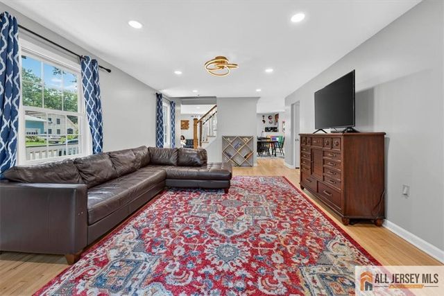 65 Hollywood Avenue, Metuchen, NJ 08840