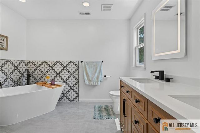 65 Hollywood Avenue, Metuchen, NJ 08840