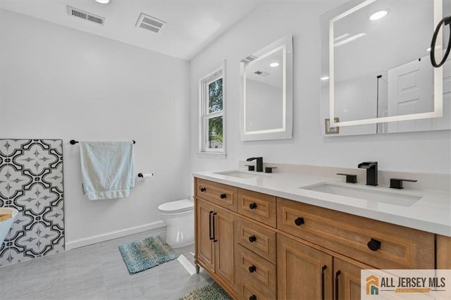 65 Hollywood Avenue, Metuchen, NJ 08840