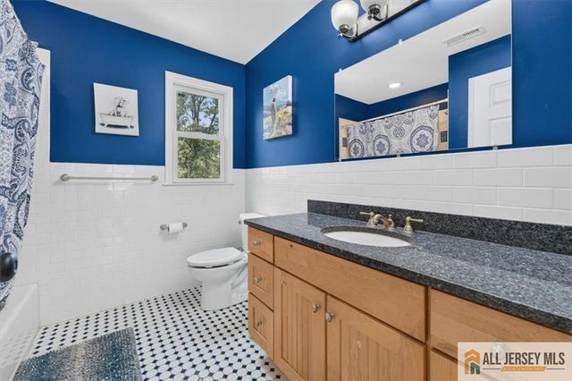 65 Hollywood Avenue, Metuchen, NJ 08840