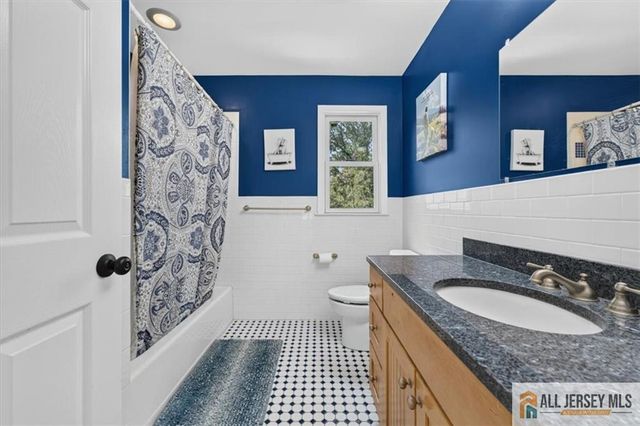 65 Hollywood Avenue, Metuchen, NJ 08840