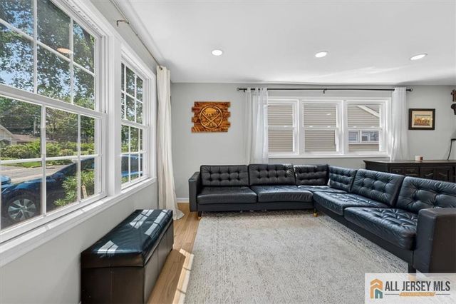 65 Hollywood Avenue, Metuchen, NJ 08840