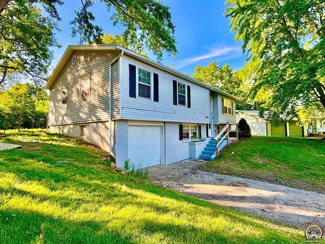 3021 SW Westwood DR, Topeka, KS 66614