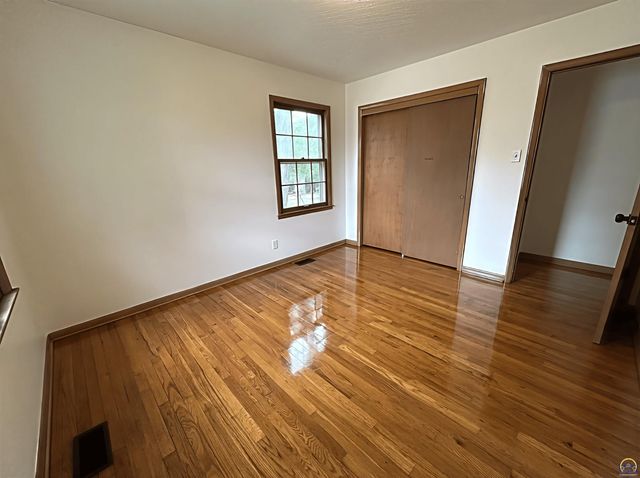 3021 SW Westwood DR, Topeka, KS 66614