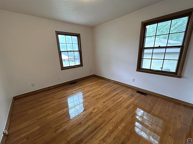 3021 SW Westwood DR, Topeka, KS 66614