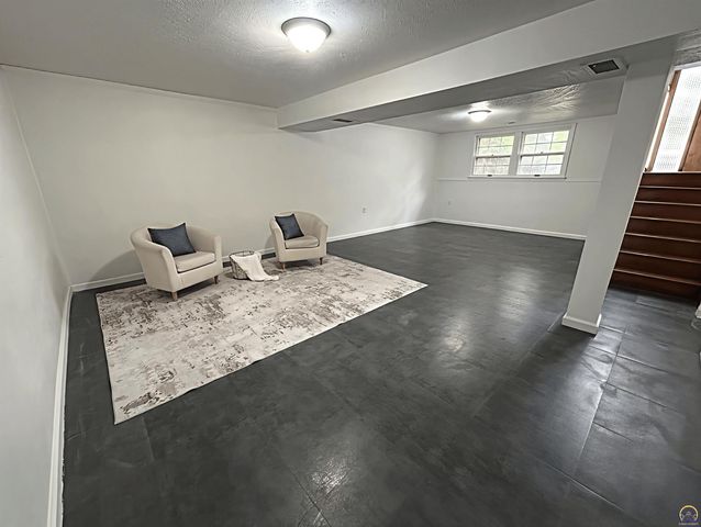 3021 SW Westwood DR, Topeka, KS 66614