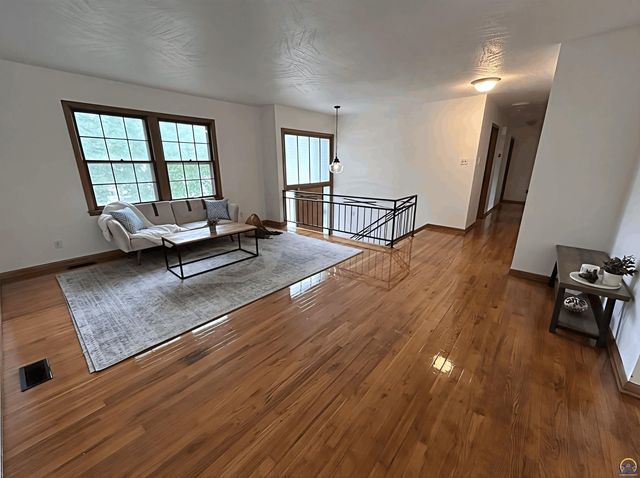 3021 SW Westwood DR, Topeka, KS 66614