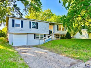3021 SW Westwood DR, Topeka, KS 66614