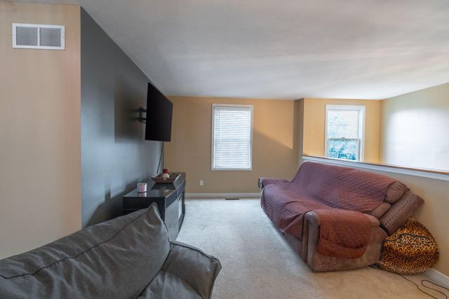 304 Pecan Court, Pickerington, OH 43147