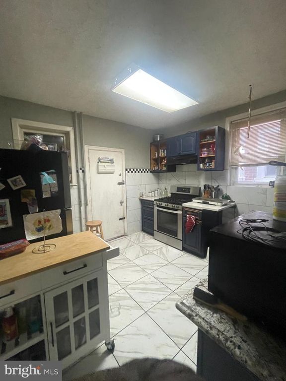 1102 W WYOMING AVE, PHILADELPHIA, PA 19140 — photo 3