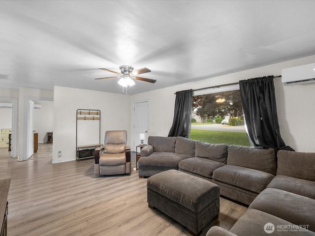 1922 S Wall Street, Mount Vernon, WA 98273