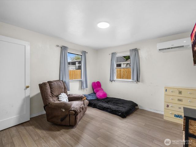 1922 S Wall Street, Mount Vernon, WA 98273
