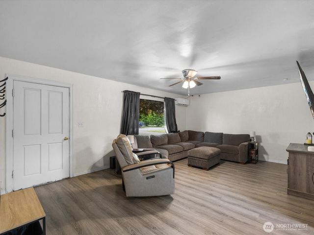 1922 S Wall Street, Mount Vernon, WA 98273