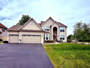1849 Moorland Lane, Crystal Lake, IL 60014