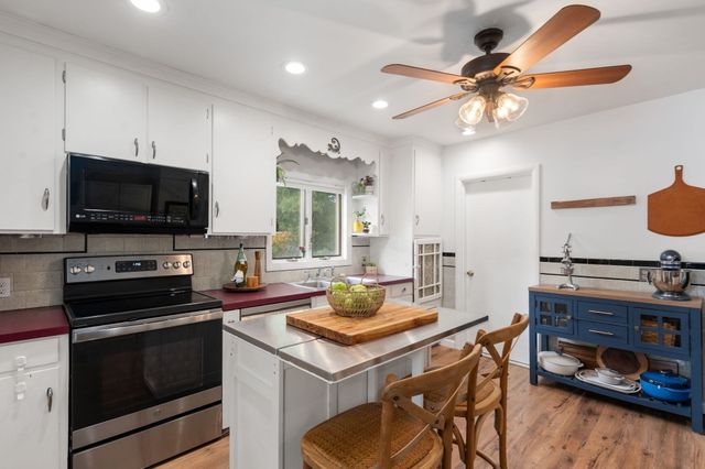 29 Lexington Ave, Attleboro, MA 02703