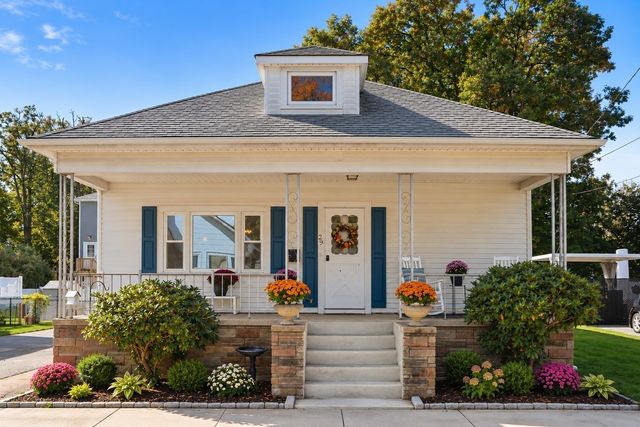 29 Lexington Ave, Attleboro, MA 02703