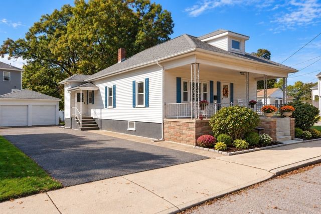 29 Lexington Ave, Attleboro, MA 02703