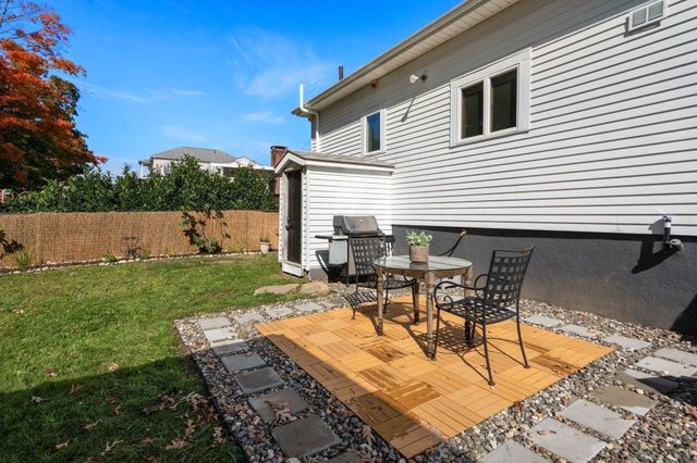 29 Lexington Ave, Attleboro, MA 02703