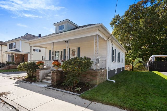 29 Lexington Ave, Attleboro, MA 02703