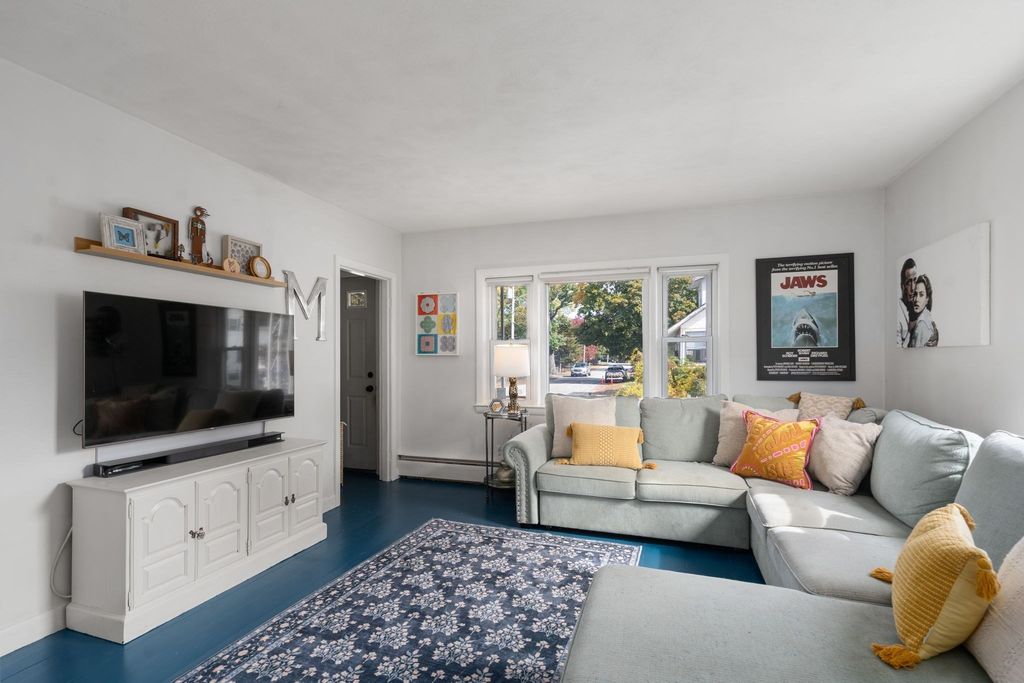 29 Lexington Ave, Attleboro, MA 02703