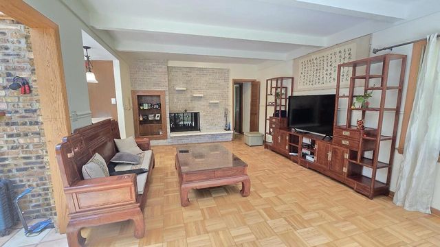 8480 W Edgerton AVENUE, Greendale, WI 53129