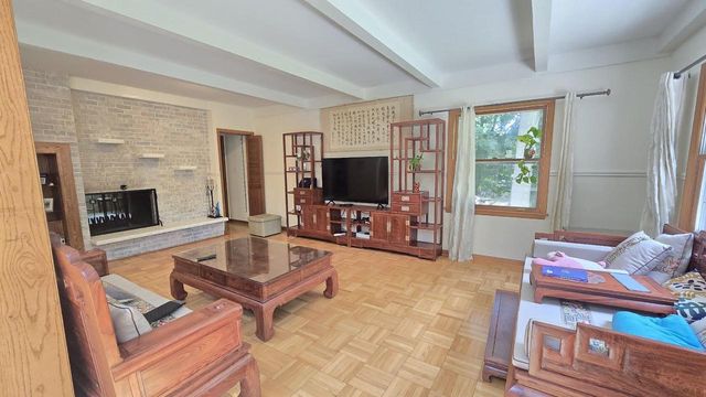 8480 W Edgerton AVENUE, Greendale, WI 53129
