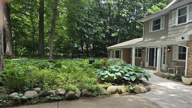 8480 W Edgerton AVENUE, Greendale, WI 53129