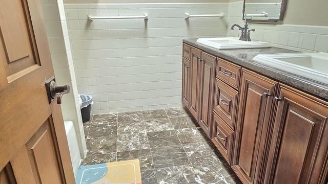 8480 W Edgerton AVENUE, Greendale, WI 53129