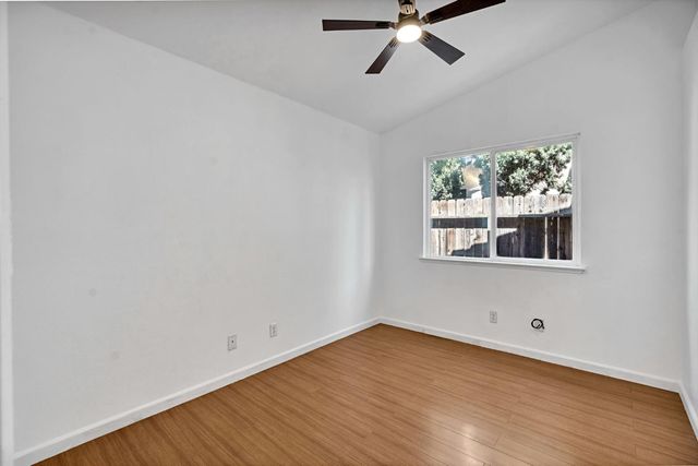 1035 La Perla Ln, Madera, CA 93638