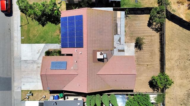 1035 La Perla Ln, Madera, CA 93638