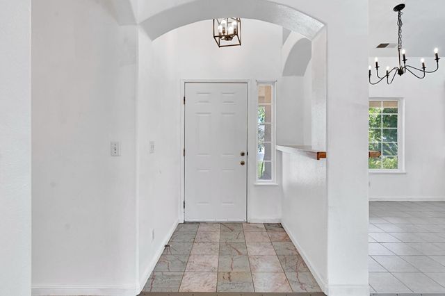 1035 La Perla Ln, Madera, CA 93638