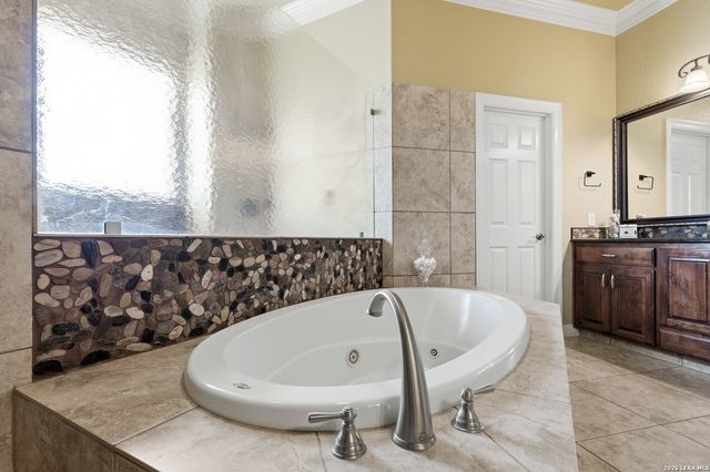 322 Santa Domingo, Helotes, TX 78023