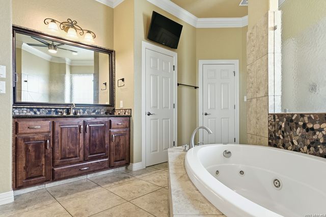 322 Santa Domingo, Helotes, TX 78023