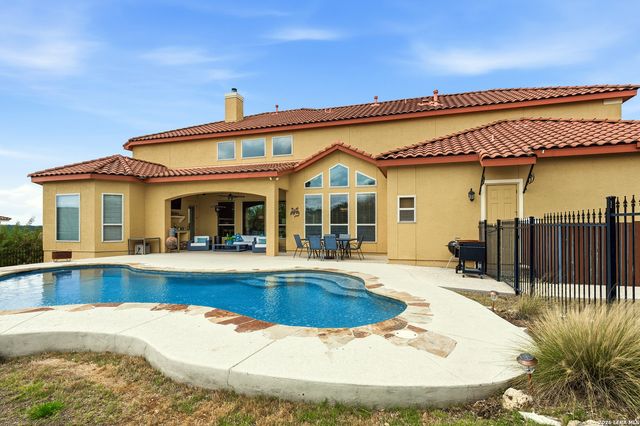 322 Santa Domingo, Helotes, TX 78023