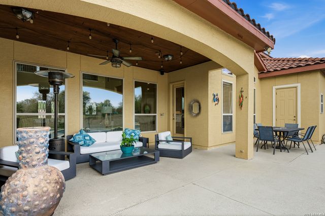 322 Santa Domingo, Helotes, TX 78023