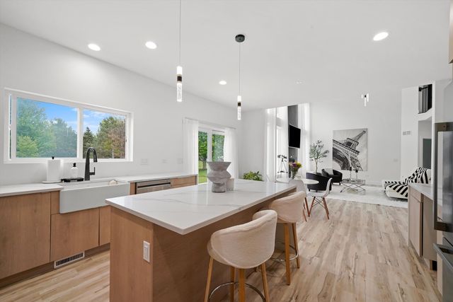 413 N Sycamore Lane, North Aurora, IL 60542