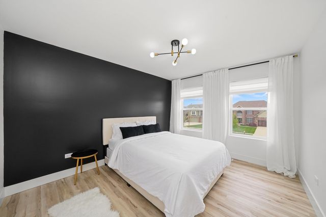 413 N Sycamore Lane, North Aurora, IL 60542