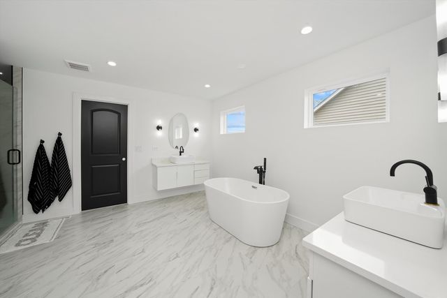 413 N Sycamore Lane, North Aurora, IL 60542