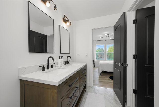 413 N Sycamore Lane, North Aurora, IL 60542