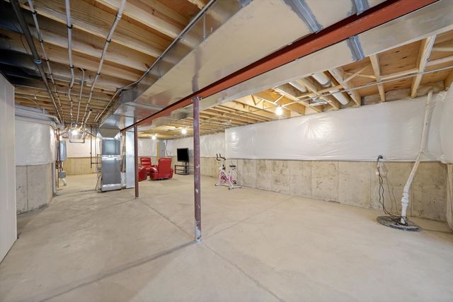 413 N Sycamore Lane, North Aurora, IL 60542