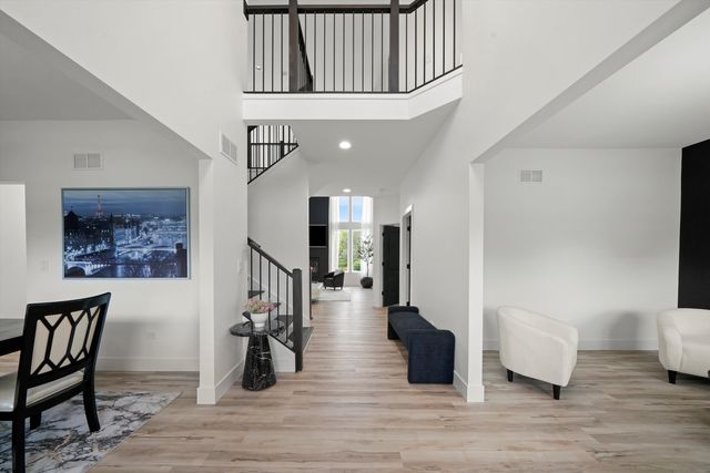 413 N Sycamore Lane, North Aurora, IL 60542